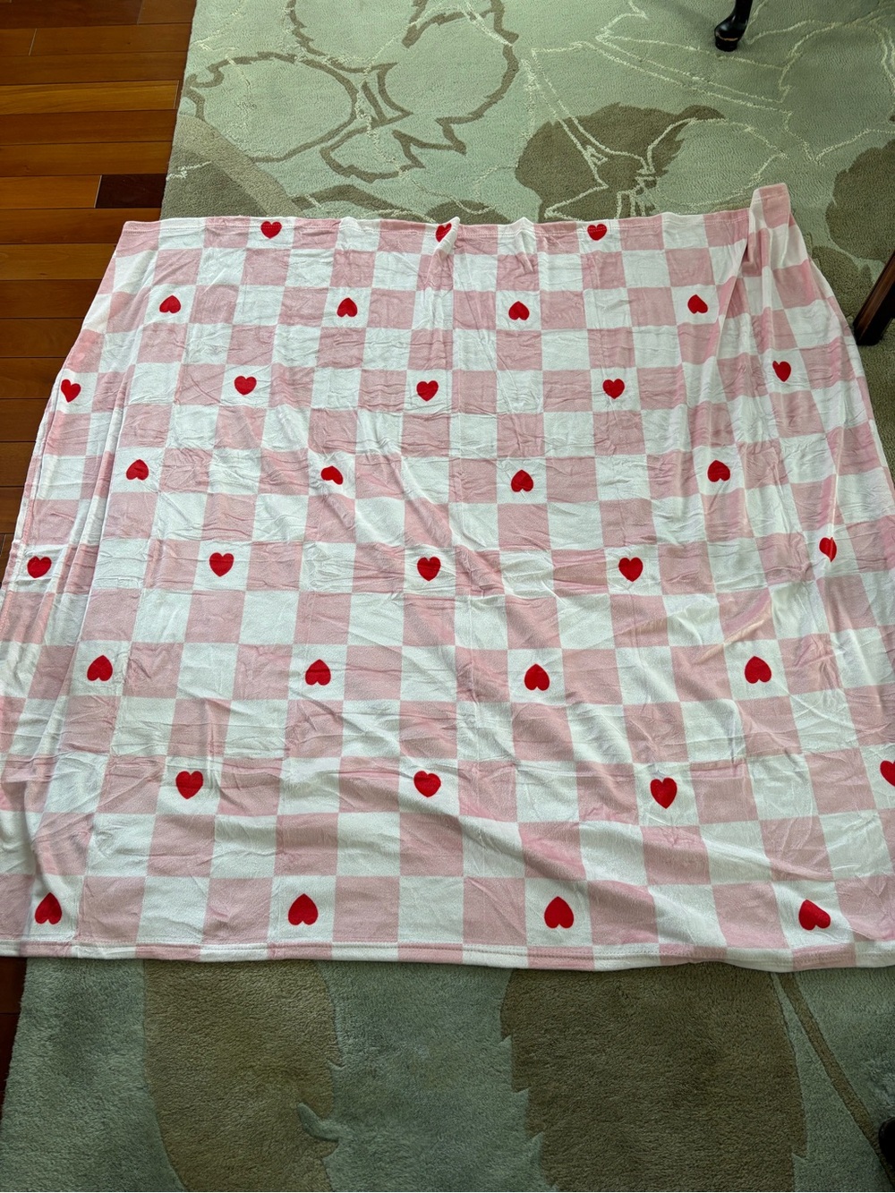 2 throw blankets.   New and never used.